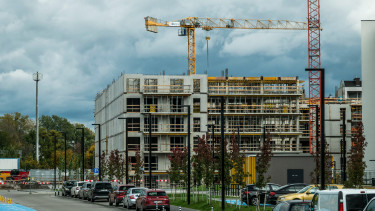 Baugenehmigungen weiter zweistellig im Plus