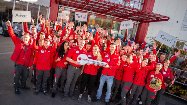 Ein Team von 60 Azubis schmeißt für eine Woche den Toom-Markt in Paderborn.