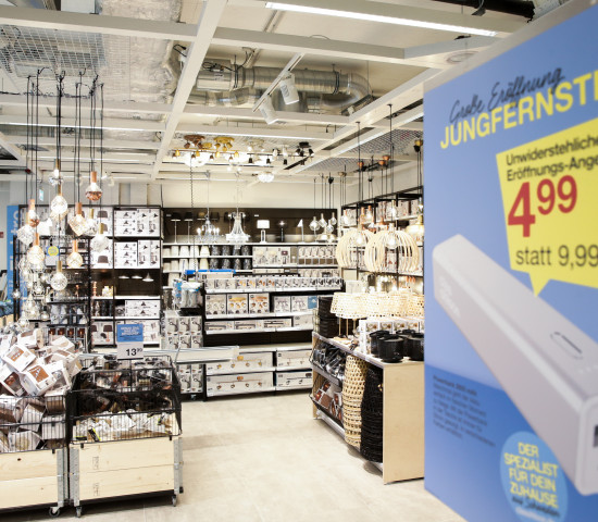 In Hamburg hat am 19. Mai 2016 am Jungfernstieg der erste Clas Ohlson-Markt in Deutschland aufgemacht.