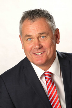 Andreas Heuer.
