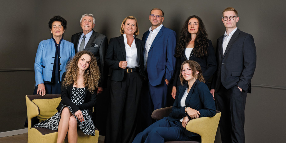 Die ganze Familie arbeitet mit: Christiana und Franz Neuhofer senior bilden die neunte Generation, Helga und Franz Neuhofer die aktuelle Geschäftsleitung, auch Franz‘ Schwester Caroline Schön, sein Sohn Alexander sowie die beiden Töchter Victoria (l.) und Sarah sind im Unternehmen tätig.
