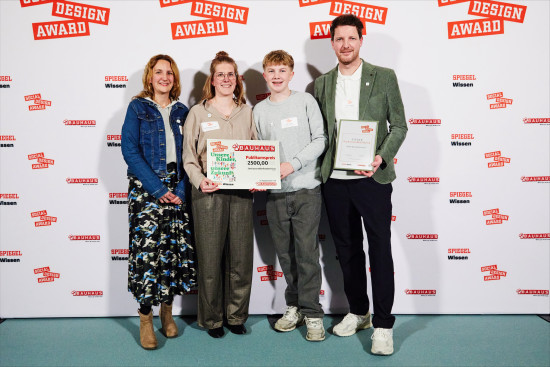 Publikumspreisgewinner war „Kjells Wunderland e.V. Barrierefreies Ferienhaus für schwerkranke Kinder und ihre Familien“ (v. l.): Sarah Kramer, Michelle Gerdes-Lampe, Mika Lampe, Christian Lampe. Publikumspreisgewinner war „Kjells Wunderland e.V. Barrierefreies Ferienhaus für schwerkranke Kinder und ihre Familien“ (v. l.): Sarah Kramer, Michelle Gerdes-Lampe, Mika Lampe, Christian Lampe.