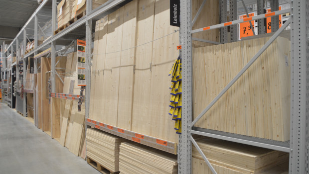 Auch bei Hornbach ist Holz eine wichtige Produktgruppe. Die Baumarktkette reagiert auf die Vorwürfe, indem sie ihr Engagement in Sachen verantwortungsvolle Forstwirtschaft unterstreicht. 