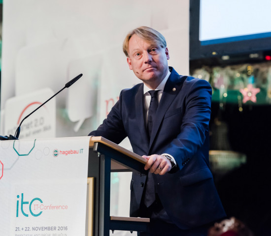 Andreas Dietrich, Hagebau IT-Geschäftsführer, bei seiner Rede in Brühl.
Andreas Dietrich, Hagebau IT-Geschäftsführer, bei seiner Rede in Brühl.