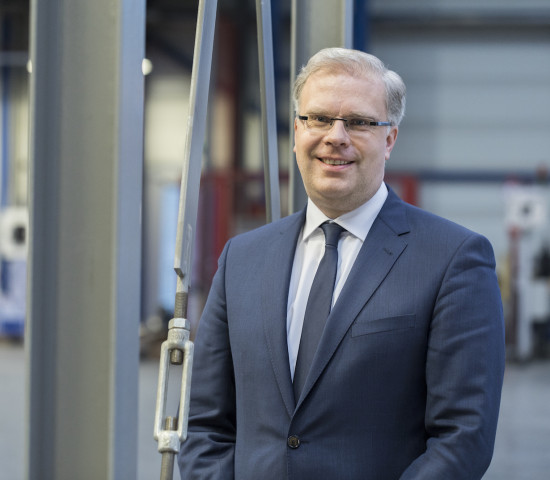 Ulrich Cramer ist bereits seit 2015 als Geschäftsführer für die kaufmännischen Bereiche Finanz- und Rechnungswesen, Controlling, Personal, IT, Supply Chain sowie Logistik und Einkauf verantwortlich.
Ulrich Cramer ist bereits seit 2015 als Geschäftsführer für die kaufmännischen Bereiche Finanz- und Rechnungswesen, Controlling, Personal, IT, Supply Chain sowie Logistik und Einkauf verantwortlich.