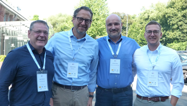 Jürgen Leuprecht (v.l.), Stephan Schiller, Thorsten Teuber und Joel Lück tauschten sich in der ersten Podiumsdiskussion über Effizienzpotenziale in der Lieferkette aus. 