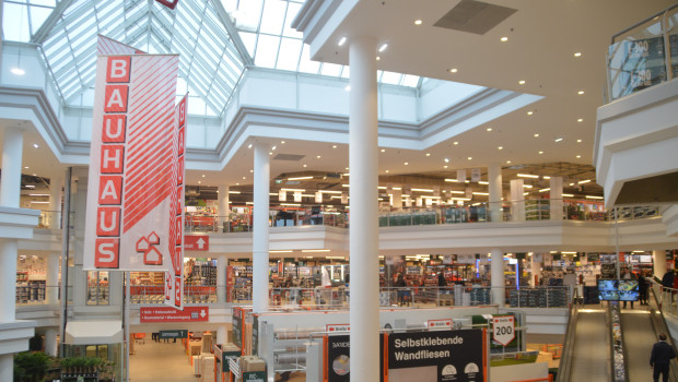 Ein Bauhaus mit Glasdach und Atrium in der Mitte: In Wien weicht Bauhaus vom gewohnten Ladenlayout ab.