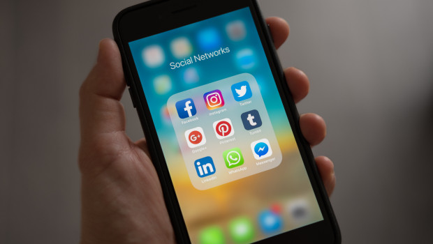 Besonders beliebt sind Facebook und Instagram, aber auch Linkedin, Xing, X und Tiktok werden bespielt. 