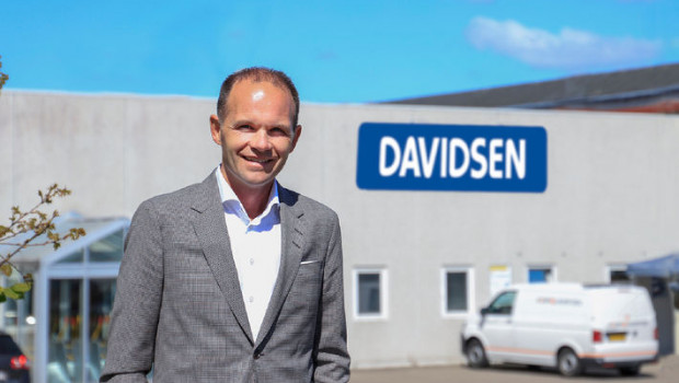 Davidsen-CEO Henrik Clausen kündigt weitere Investitionen in den E-Commerce an.