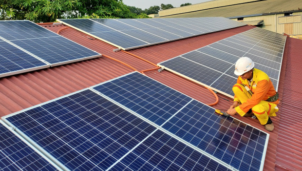 Photovoltaikanlagen sind eine Möglichkeit, die Emissionen eines Handelsstandorts zu senken. 