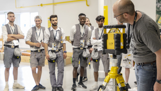 Auszubildende erhielten einen Einblick in die Produktwelt von Stabila im firmeneigenen Schulungszentrum.