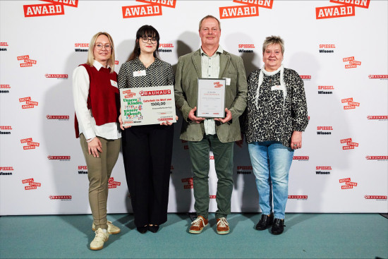 Sonderpreis für „Johanniter-Kinderhaus „Pusteblume“. Inklusive Holz- und Tonwerkstatt für Kinder“ (v. l.): Anne Liszok, Laura Brommke, Uwe Engelmann, Sibylle Engelmann. Sonderpreis für „Johanniter-Kinderhaus „Pusteblume“. Inklusive Holz- und Tonwerkstatt für Kinder“ (v. l.): Anne Liszok, Laura Brommke, Uwe Engelmann, Sibylle Engelmann.