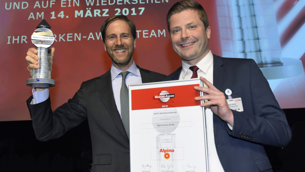 Dr. Ralf Murjahn (CEO der DAW-Gruppe) (l.) und Martin Rösler (Alpina Marketingleiter) haben beim Siegerfoto allen Grund zur Freude.