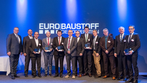 Im Bild die Eurobaustoff-Lieferanten 2016 v. l.: Joachim Schock (Eurobaustoff), Uwe Koch (MTD/Wolf Garten), Horst Jlg (MTD/Wolf Garten), Rainer Werner  (HaWe Hans Werner), Michael Funke (Conmetall), Andreas Sauer (Conmetall), Dieter Jäger (Eurobaustoff), Heinz Kottmann (BHK), Andreas Woitag (BHK), Jürgen Rodejohann (BHK), Matthias Röll (Kopp) und Andreas Balk (Kopp).