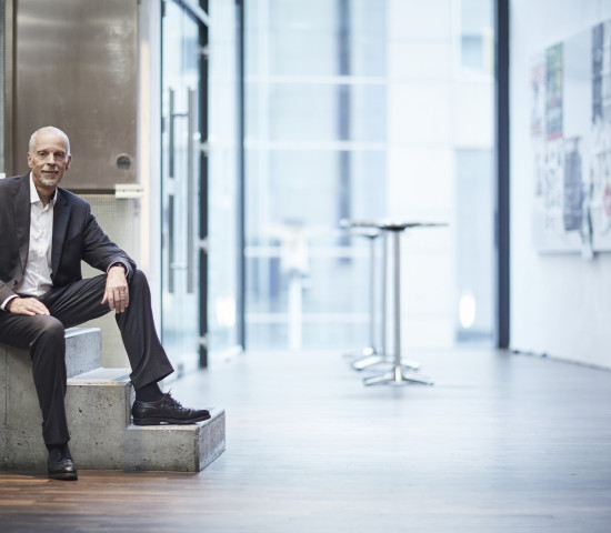 Als Highlight des Messetalk wird der Diplom-Psycholog Dr. Hans-Georg Häusel angekündigt.
Als Highlight des Messetalk wird der Diplom-Psycholog Dr. Hans-Georg Häusel angekündigt.