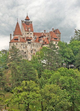 Im Schloss Bran leuchten LED-Kerzen von Ledon.