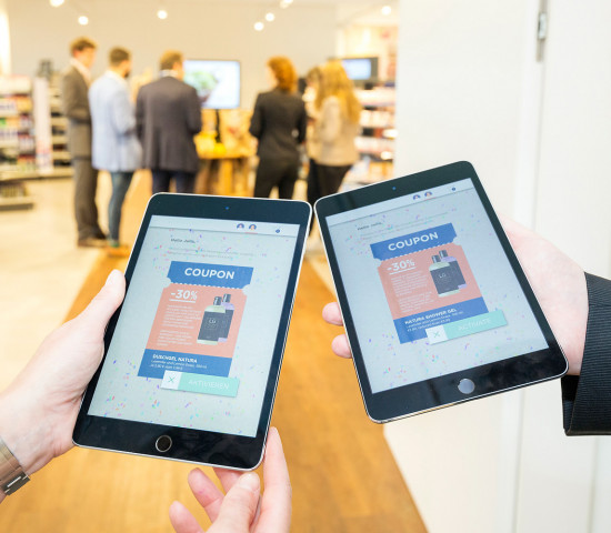 Shopper Experience: Unser Lieblingssupermarkt schickt individualisierte Coupons auf unser mobiles Gerät.
Shopper Experience: Unser Lieblingssupermarkt schickt individualisierte Coupons auf unser mobiles Gerät.
