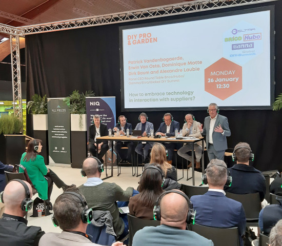 Ein großes Publikum zog die Podiumsdiskussion am ersten Messetag an (v. l.): Thierry Coeman diskutierte mit Patrick Vandenbogaerde, Alexandre Laubie, Erwin Van Osta, Dominique Motte und Dirk Baum.