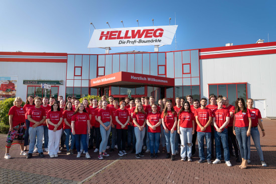 Bei Hellweg beginnen in diesem Sommer 99 junge Menschen eine Ausbildung oder ein duales Studium.