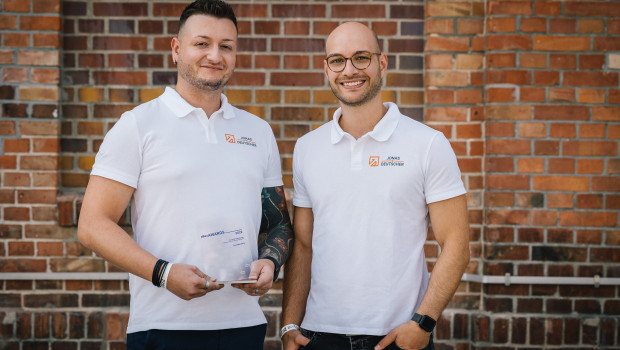 Matthias Jonas und Alexander Deutscher von Jonas & Deutscher wurden für ihre Leistungen im ersten Geschäftsjahr belohnt. 