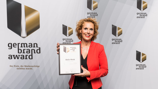 Bei der festlichen Gala in Berlin freut sich Daniela Grumbach, Marketingleiterin Konsumgüter Hailo, über den German Brand Award 2018.