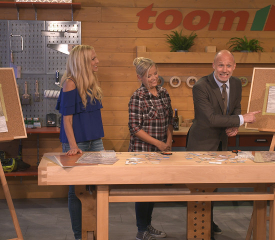 In der Heimwerkerserie „toom time“ spricht Sonya Kraus mit Moderator Andreas Bursche über ihren Einrichtungsstil und erklärt das Konzept „Hygge“ (Copyright: Toom).
