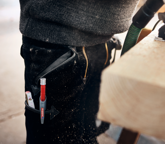 Schützendes Holster mit Clip zur Befestigung an der Kleidung Schützendes Holster mit Clip zur Befestigung an der Kleidung