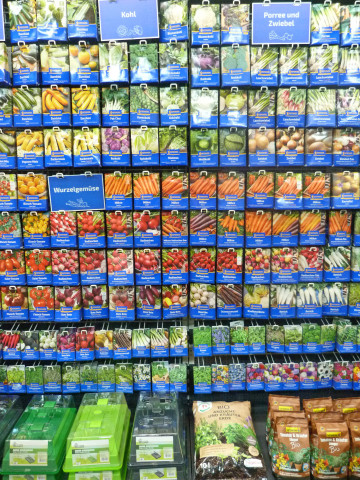 Der Sämereien-Baustein wurde kundenfreundlicher gestaltet – sie finden nun alles Gemüse an einem Ort, ebenso wie Blumen oder Kräuter. Artikel zur Projektvervollständigung liegen unten im Regal oder auf Kleinflächenplatzierungen. Der Sämereien-Baustein wurde kundenfreundlicher gestaltet – sie finden nun alles Gemüse an einem Ort, ebenso wie Blumen oder Kräuter. Artikel zur Projektvervollständigung liegen unten im Regal oder auf Kleinflächenplatzierungen.