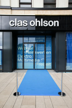 In Hamburg hat am 19. Mai 2016 am Jungfernstieg der erste Clas Ohlson-Markt in Deutschland aufgemacht.