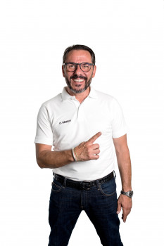 Oliver Gimber ist bei Mako auf der Messe FAF in Köln zu erleben. Oliver Gimber ist bei Mako auf der Messe FAF in Köln zu erleben.