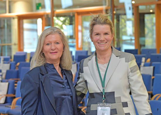 Von sechs Vorständen bei Hornbach sind zwei Frauen: Susanne Jäger und CFO Karin Dohm. 
