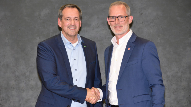 Michael Rolf (l.), Vorstand der Nordwest Handel AG, und Markus Dulle, CEO der 3e AG, haben jetzt eine Kooperationsvereinbarung der beiden Verbundgruppen auf den Weg gebracht.