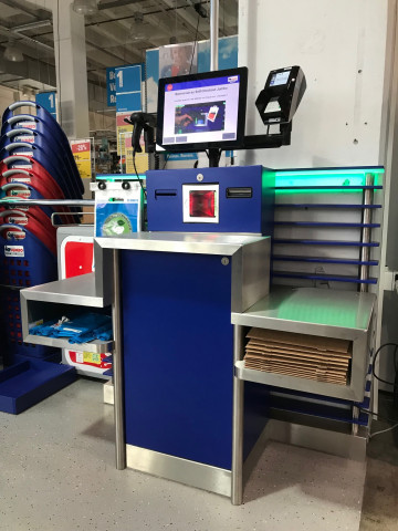Jumbo testet im Kanton Waadt in der Schweiz in einem Baumarkt Self-Checkout-Systeme. Jumbo testet im Kanton Waadt in der Schweiz in einem Baumarkt Self-Checkout-Systeme.