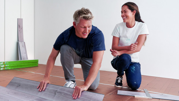 Bei der aktuellen Herbstkampagne sind wieder die Markenbotschafter Ana Ivanović und Bastian Schweinsteiger mit an Bord. 