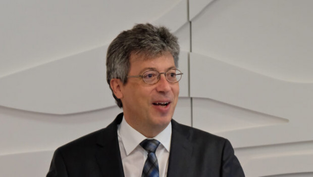 HDH-Präsident Johannes Schwörer begrüßt die Verlängerung des Schutzschirms zur Absicherung von Lieferketten. HDH-Präsident Johannes Schwörer begrüßt die Verlängerung des Schutzschirms zur Absicherung von Lieferketten.
