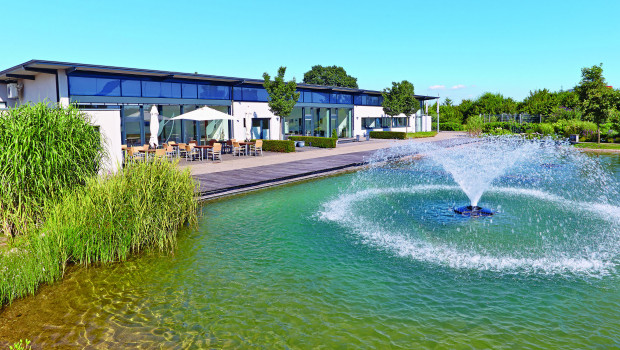 Oase demonstriert seine Kompetenz in Sachen Wassertechnik auch am Firmensitz in Hörstel.