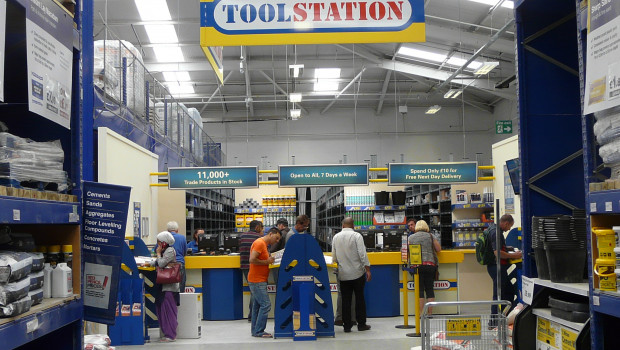 Toolstation-Standorte sind auf dem Heimatmarkt Großbritannien oft in Wickes-Märkte - die DIY-Vertriebslinie von Travis Perkins - integriert.