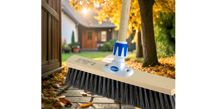 Durch das Easy-Fix-Wechselstiel-System lassen sich Stiele aller Art einfach mit den Besen verbinden. Durch das Easy-Fix-Wechselstiel-System lassen sich Stiele aller Art einfach mit den Besen verbinden.