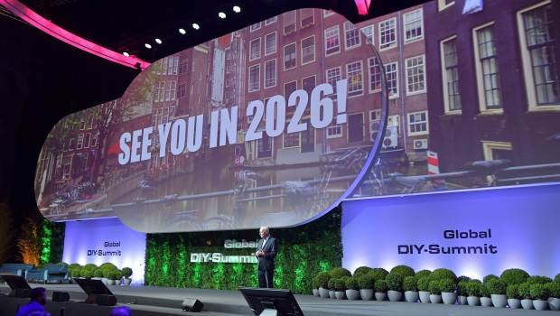 Auf dem 11. Global DIY-Summit in Lissabon hat Edra-Geschäftsführer John Herbert zum nächsten Kongress nach Amsterdam eingeladen.