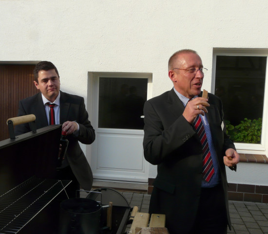 Ludger Brüggemann mit Öko-Anzünder
Ludger Brüggemann mit Öko-Anzünder