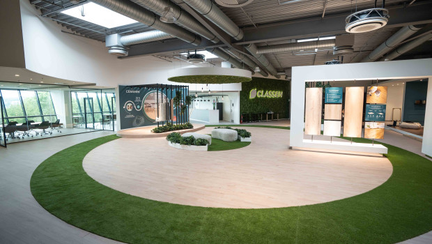 Der Showroom bietet eine dynamische Plattform für die eigenen Wand- und Bodenbeläge.