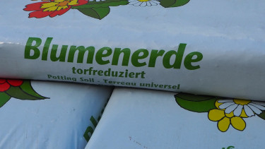 Weniger Torf in Blumenerden