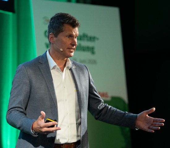 Frank Staffeld, Geschäftsführer Einzelhandel, spornte die Gesellschafter an, mit positiver Energie voranzugehen. Frank Staffeld, Geschäftsführer Einzelhandel, spornte die Gesellschafter an, mit positiver Energie voranzugehen.